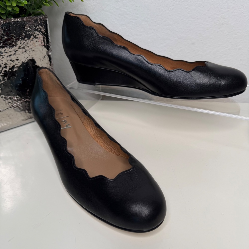 French Sole NY Wedge Pumps Womens Black Scalloped Leather Classic Office 7B NEW!